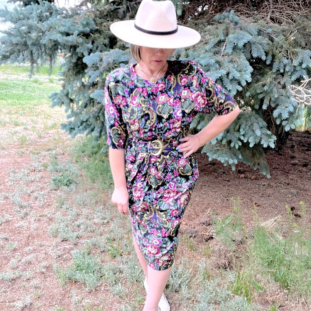 Vintage WILLY'S INFLUENCE day dress. Circa 1980s. Made in the USA Paisley Print - Picture 2 of 9